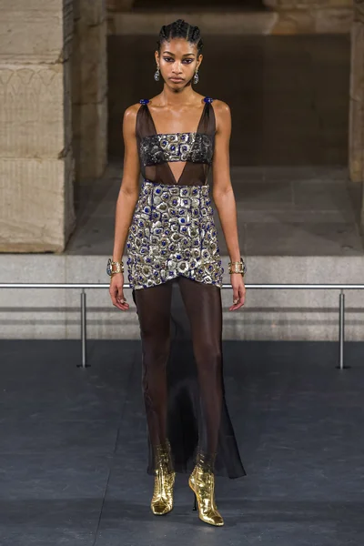Look 74